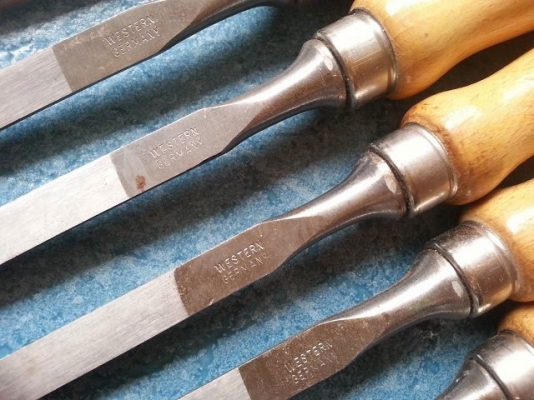 สิ่วด้ามไม้ ตราจระเข้ 3 ดาว made in Western Germany ขนาด 3/8 สิ่วด้ามไม้ ตราจระเข้ 3 ดาว made in Western Germany ขนาด 3/8