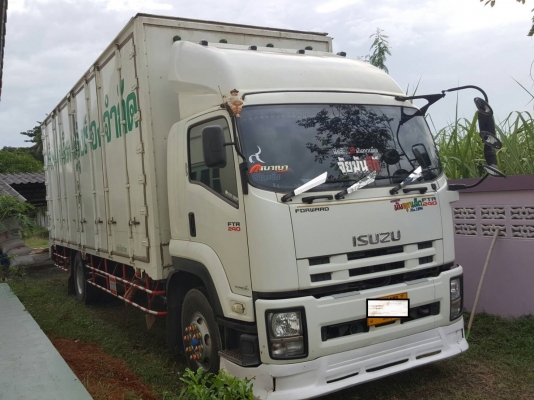 ขายรถบรรทุก 6 ล้อใหญ่ isuzu frt 240 ขายรถบรรทุก 6 ล้อใหญ่ isuzu frt 240