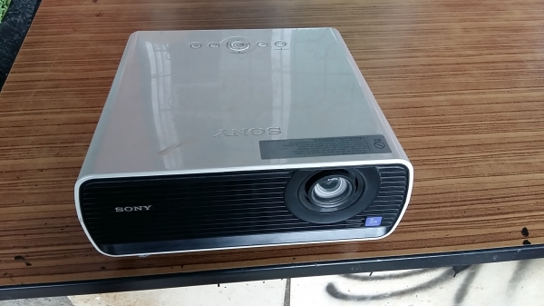 ขายเครื่องฉายโปรเจคเตอร์มือสอง ยี่ห้อ Sony รุ่น XGA VPL-EX100 สภาพสวยมากพร้อมใช้งานได้เลย