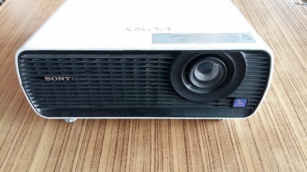 ขายเครื่องฉายโปรเจคเตอร์มือสอง ยี่ห้อ Sony รุ่น XGA VPL-EX100 สภาพสวยมากพร้อมใช้งานได้เลย