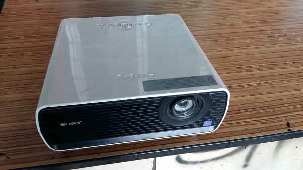 ขายเครื่องฉายโปรเจคเตอร์มือสอง ยี่ห้อ Sony รุ่น XGA VPL-EX100 สภาพสวยมากพร้อมใช้งานได้เลย