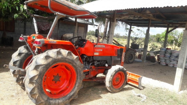 รถไถ 45  แรง ปึ 51   เครื่องแห้งดี  พร้อมลุยงาน อุปกร  2 ชิ้น  ราคา  เบาฯฯ  217000  บาท    ดูรถ ที จ.อุบล  วันทูคอล 0986683479 dtac 0991751349 สิทธิ์ คับ