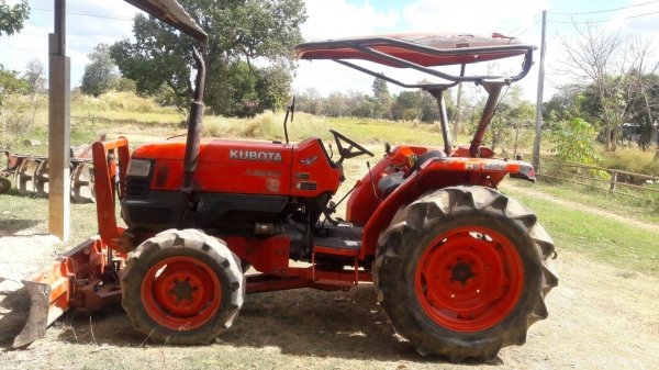 รถไถ 45  แรง ปึ 51   เครื่องแห้งดี  พร้อมลุยงาน อุปกร  2 ชิ้น  ราคา  เบาฯฯ  217000  บาท    ดูรถ ที จ.อุบล  วันทูคอล 0986683479 dtac 0991751349 สิทธิ์ คับ