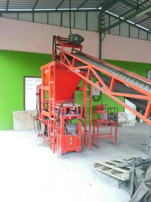 เครื่องอัดอิฐบ๊อก แบบไฮโดรลิค เครื่องใช้มา 6 เดือน อัดแบบ 4 ก้อน ระบบไฮดรอลิก 4 คอนโทรล กำลังการผลิต 600 ก้อน ต่อชั่วโมง เครื่องอัดอิฐบ๊อก แบบไฮโดรลิค เครื่องใช้มา 6 เดือน อัดแบบ 4 ก้อน ระบบไฮดรอลิก 4 คอนโทรล กำลังการผลิต 600 ก้อน ต่อชั่วโมง