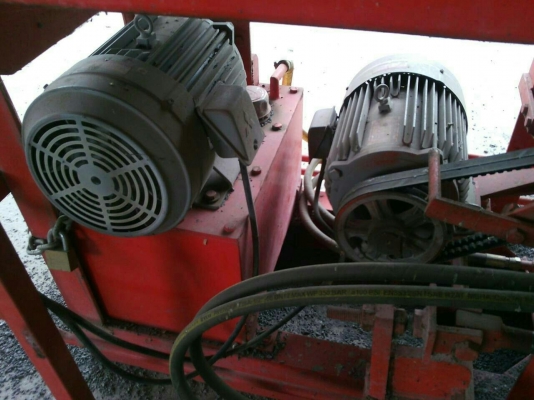 เครื่องอัดอิฐบ๊อก แบบไฮโดรลิค เครื่องใช้มา 6 เดือน อัดแบบ 4 ก้อน ระบบไฮดรอลิก 4 คอนโทรล กำลังการผลิต 600 ก้อน ต่อชั่วโมง เครื่องอัดอิฐบ๊อก แบบไฮโดรลิค เครื่องใช้มา 6 เดือน อัดแบบ 4 ก้อน ระบบไฮดรอลิก 4 คอนโทรล กำลังการผลิต 600 ก้อน ต่อชั่วโมง