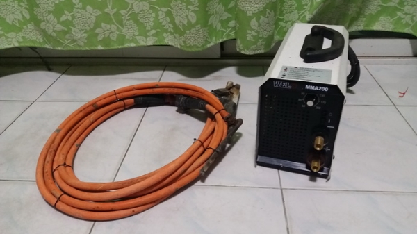 เครื่องเชื่อมไฟฟ้า ระบบอินเวอร์เตอร์ ตัวเล็ก น้ำหนักเบาพร้อมใช้งานครับ