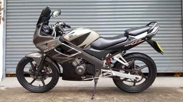 HONDA CBR 150R รุ่นกุญแจใหญ่ล็อค 2 ชั้น TOP ล้อแม็กแท้ศูนย์ สตาร์ทมือ ฟรีโอน HONDA CBR 150R รุ่นกุญแจใหญ่ล็อค 2 ชั้น TOP ล้อแม็กแท้ศูนย์ สตาร์ทมือ ฟรีโอน