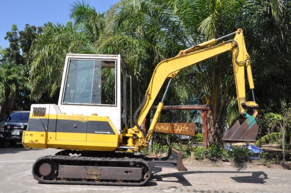 ลดกระหน่ำ!!KOMATSU PC30-6 คอนโทลดี ปั้มแรง แน่นๆ สวยเดิมจากญี่ปุ่น100\% ทำงานสมบูรณ์ทุกระบบ รับรองไม่ผิดหวัง 265,000 เท่านั้น!!