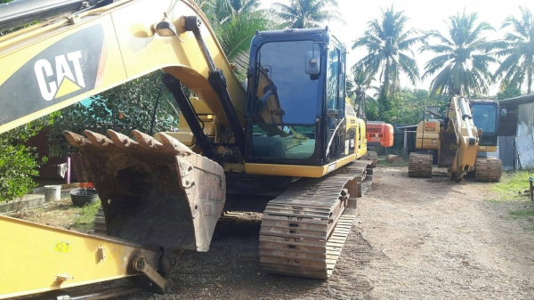 ขายรถแบคโฮ CAT 315 D เอกสารอินวอย ไมล์ 10700 ชม.ราคา 1550000 ขายรถแบคโฮ CAT 315 D เอกสารอินวอย ไมล์ 10700 ชม.ราคา 1550000