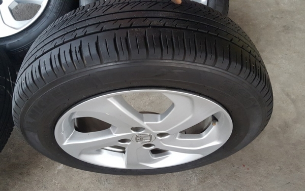 ขายล้อHonda city All new 15 ยางปี14 4 ล้อ