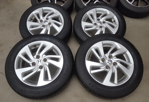 ขายล้อHONDA JAZZ GK15 พร้อมยางปี14  4 ล้อ