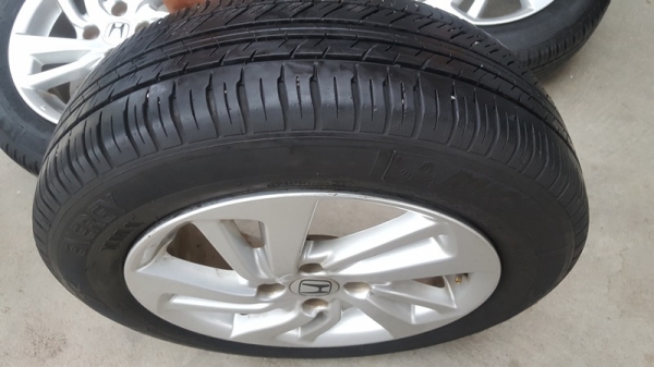 ขายล้อHONDA JAZZ GK15 พร้อมยางปี14  4 ล้อ
