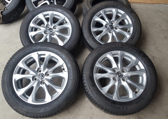 ขายล้อMazda2 Skyavtiv 15 พร้อมยางปี15  4 ล้อ