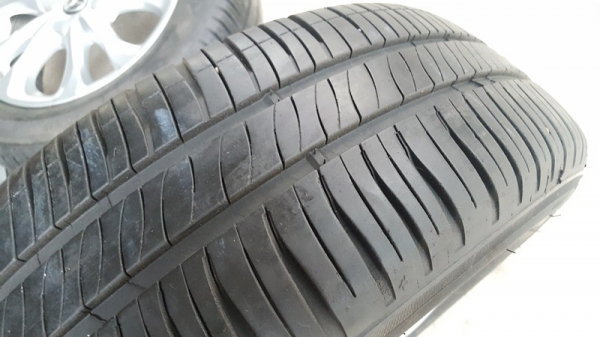 ขายล้อMazda2 Skyavtiv 15 พร้อมยางปี15  4 ล้อ