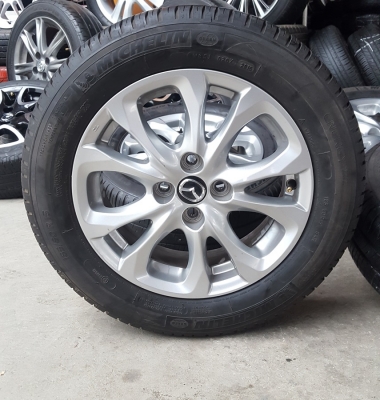 ขายล้อMazda2 Skyavtiv 15 พร้อมยางปี15  4 ล้อ