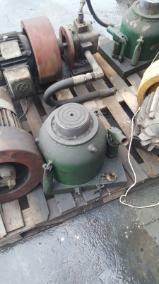 ขายปั๊มไฮโดรลิคพร้อมมอเตอร์ราคาชุดละ 6,000 บาทมี7 ชุดแม่แรง 100 ตันตัวละ 6,000 บาท