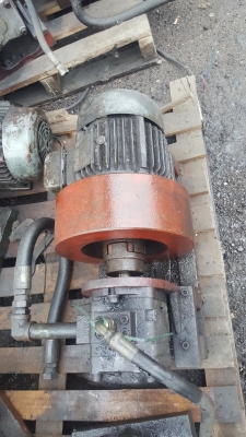 ขายปั๊มไฮโดรลิคพร้อมมอเตอร์ราคาชุดละ 6,000 บาทมี7 ชุดแม่แรง 100 ตันตัวละ 6,000 บาท