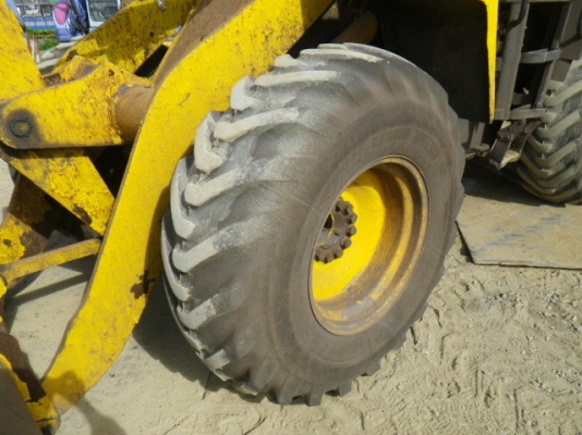 ขาย : รถตัก ยี่ห้อ : KOMATSU  รุ่น : WA100-3