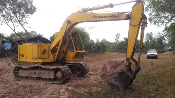 ขาย 295,000 KOMATSU PC120-2  เครื่องเดิม ปั้มแรง โช่หนา เอวแน่น (รถอยู่ ร้อยเอ็ด) 090-772-3710 090-772-3708