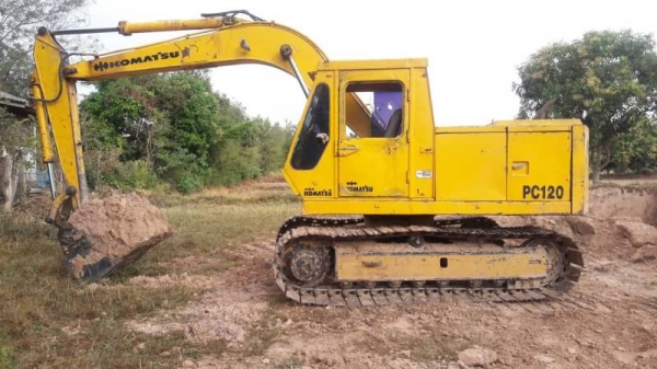 ขาย 295,000 KOMATSU PC120-2  เครื่องเดิม ปั้มแรง โช่หนา เอวแน่น (รถอยู่ ร้อยเอ็ด) 090-772-3710 090-772-3708