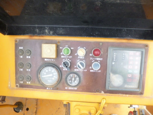 ขาย : รถบดล้อยาง7ล้อ ยี่ห้อ : DYNAPAC รุ่น : CP202W สี : เหลือง ขาย : รถบดล้อยาง7ล้อ ยี่ห้อ : DYNAPAC รุ่น : CP202W สี : เหลือง