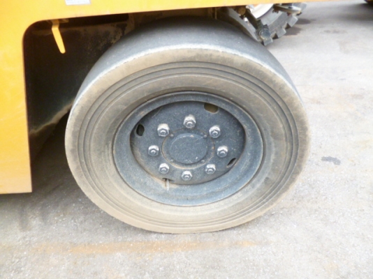 ขาย : รถบดล้อยาง7ล้อ ยี่ห้อ : DYNAPAC รุ่น : CP202W สี : เหลือง ขาย : รถบดล้อยาง7ล้อ ยี่ห้อ : DYNAPAC รุ่น : CP202W สี : เหลือง