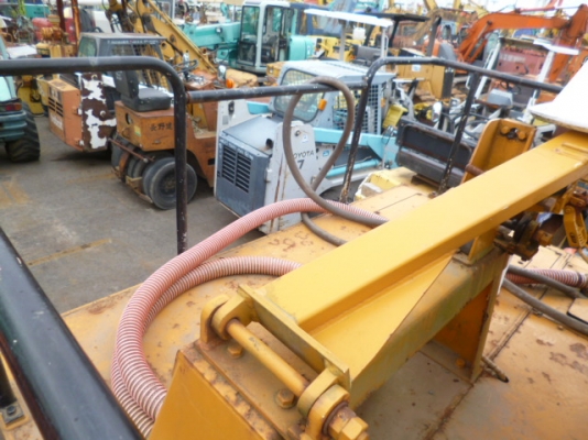 ขาย : รถบดล้อยาง7ล้อ ยี่ห้อ : DYNAPAC รุ่น : CP202W สี : เหลือง ขาย : รถบดล้อยาง7ล้อ ยี่ห้อ : DYNAPAC รุ่น : CP202W สี : เหลือง