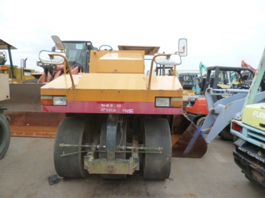 ขาย : รถบดล้อยาง7ล้อ ยี่ห้อ : DYNAPAC รุ่น : CP202W สี : เหลือง ขาย : รถบดล้อยาง7ล้อ ยี่ห้อ : DYNAPAC รุ่น : CP202W สี : เหลือง