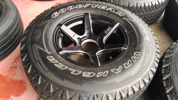 ขายล้อใหม่ EMS-6 พร้อมยาง 31-10.5-15 สวยๆครับ