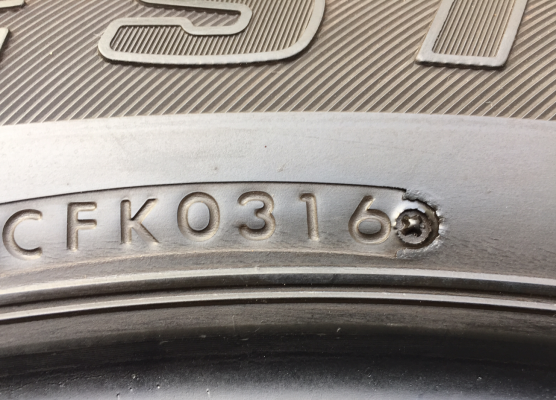 ยาง Bridgestone 265 60 18 ปี16 ดอกเต็ม เนื้อนิ่ม ใช้กันยาว ราคาไม่แพง