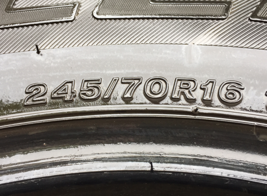 ยาง Bridgestone 245 70 16 ปลายปี16 ดอกเต็ม เนื้อนิ่ม ไม่มีปะ ราคาไม่แพง ยาง Bridgestone 245 70 16 ปลายปี16 ดอกเต็ม เนื้อนิ่ม ไม่มีปะ ราคาไม่แพง