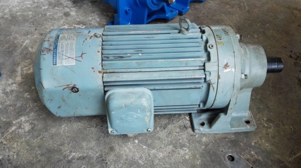 ** จัดส่งกาฬสินธ์ ** มอเตอร์เกียร์ Sumitomo 5 HP มีเบรค ทด 1:21 (70rpm) 380V พร้อมใช้งาน ** จัดส่งกาฬสินธ์ ** มอเตอร์เกียร์ Sumitomo 5 HP มีเบรค ทด 1:21 (70rpm) 380V พร้อมใช้งาน