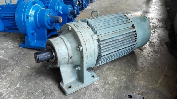 ** จัดส่งกาฬสินธ์ ** มอเตอร์เกียร์ Sumitomo 5 HP มีเบรค ทด 1:21 (70rpm) 380V พร้อมใช้งาน