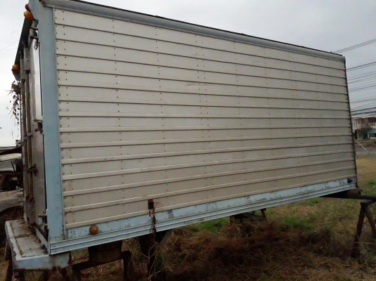 ขาย ตู้แห้ง  อลูมิเนียม ประตู 3 บาน รถ 6 ล้อ NKR  แชสซีเหล็ก