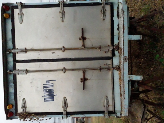 ขาย ตู้แห้ง  อลูมิเนียม ประตู 3 บาน รถ 6 ล้อ NKR  แชสซีเหล็ก