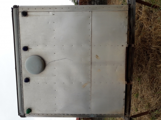 ขาย ตู้แห้ง  อลูมิเนียม ประตู 3 บาน รถ 6 ล้อ NKR  แชสซีเหล็ก