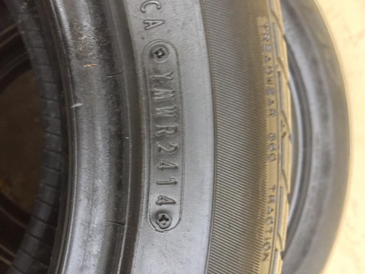 ขายยาง DUNLOP SP2030 185-60-15 ปี14 ดอกสวย ไม่มีปะ ไม่มีตำหนิ ชุดละ 2,200 บาท