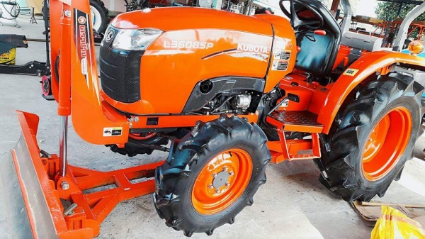ขายรถไถคูโบต้า  KUBOTA   L 3608SP พร้อมชุดใบมีดดันหน้าคานล่าง  ผานหลัง