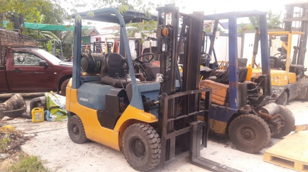 ขาย โฟรคลิฟท์ โตโยต้า รุ่น 7 เบนซิน ติดแก็ส 1.5 ตัน เสา 3 เมตร