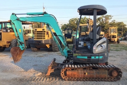 KOBELCO SK30SR-3E ปี2011 ชั่วโมงน้อยมากไม่แพ้รถใหม่ นำเข้าจากญี่ปุ่น โทร.090-986-2521 อ๊อบ