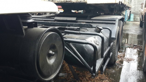 ขายหัวลากฮีโน่ซูโม่FM221เครื่องEM100สภาพดีมากๆ2เพลา220แรงม้าพวงมาลัยพาวเวอร์เบรคจิฟฟี่มีแอรพร้อมใช้มากๆราคา370000 ขายหัวลากฮีโน่ซูโม่FM221เครื่องEM100สภาพดีมากๆ2เพลา220แรงม้าพวงมาลัยพาวเวอร์เบรคจิฟฟี่มีแอรพร้อมใช้มากๆราคา370000