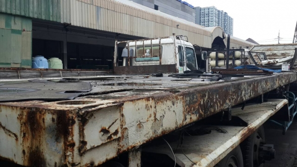 ขายหางพื้นเรียบ3เพลายาว 12เมตรของPNสภาพดีมีล้อครบราคา220000