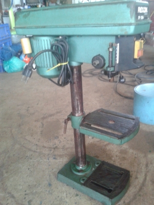 สว่านแท่นเจาะเหล็ก