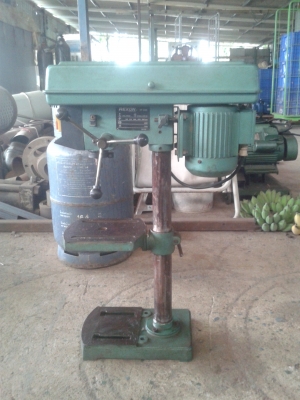 สว่านแท่นเจาะเหล็ก