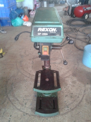 สว่านแท่นเจาะเหล็ก