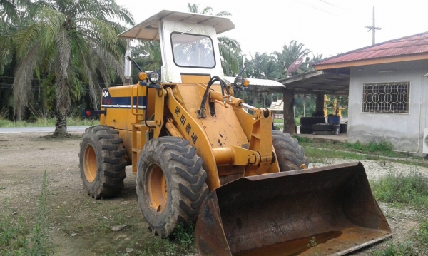 รถตัก KOMATSU 510. สนใจติดต่อ 081 - 6079515