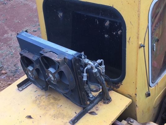 KOMATSU 100 รุ่น  2  (รถนอก ) เอกสาร  แอร์ เย็น  ราคา  360,000  บาท