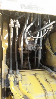 ขาย 785,000 KOMATSU PC200-6  เครื่องดี ปั้มแรง ไฟฟ้าครบ โช่หนา เอวแน่น เอกสารอินวอยท์ รถอยู่ จ.ร้อยเอ็ด 090-772-3710 090-772-3708