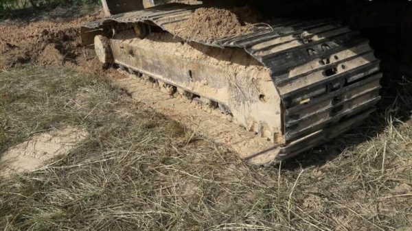 ขาย 785,000 KOMATSU PC200-6  เครื่องดี ปั้มแรง ไฟฟ้าครบ โช่หนา เอวแน่น เอกสารอินวอยท์ รถอยู่ จ.ร้อยเอ็ด 090-772-3710 090-772-3708