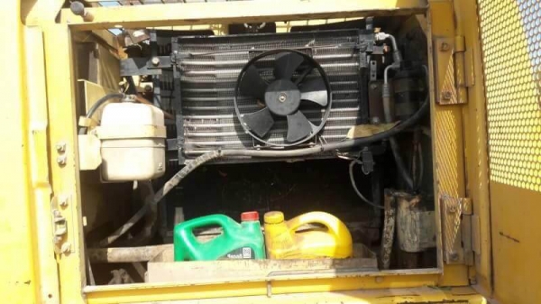 ขาย 785,000 KOMATSU PC200-6  เครื่องดี ปั้มแรง ไฟฟ้าครบ โช่หนา เอวแน่น เอกสารอินวอยท์ รถอยู่ จ.ร้อยเอ็ด 090-772-3710 090-772-3708